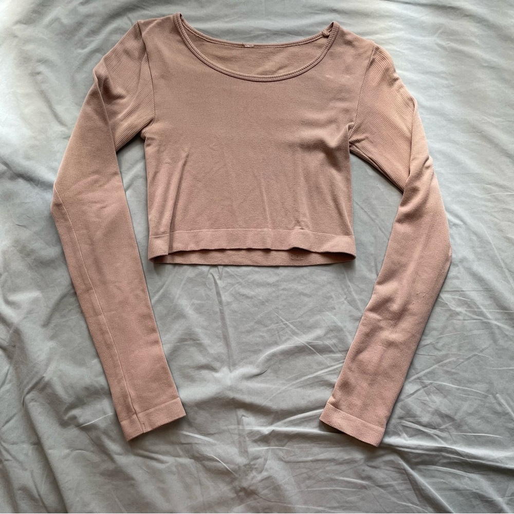 H&M long-sleeved tan cropped layering shirt